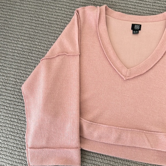 BDG pink V neck sweater/long sleeve size XS - Picture 3 of 4